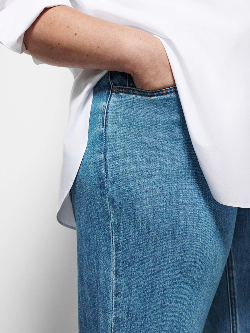 The High Rise Crop Girlfriend Jean - Image 3