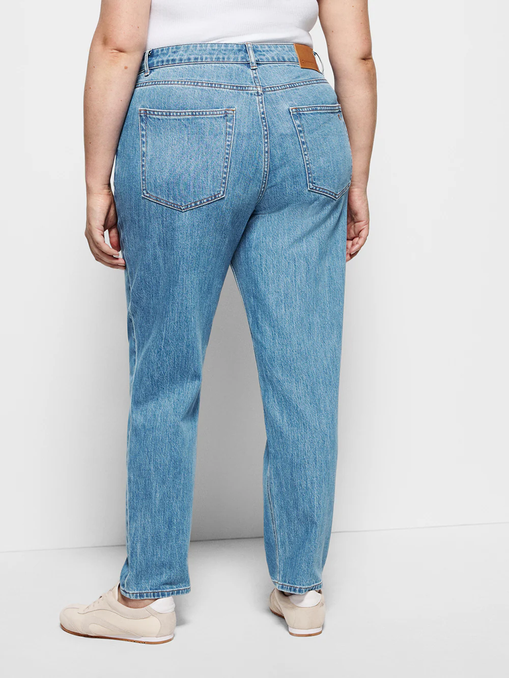 The High Rise Crop Girlfriend Jean - Image 8