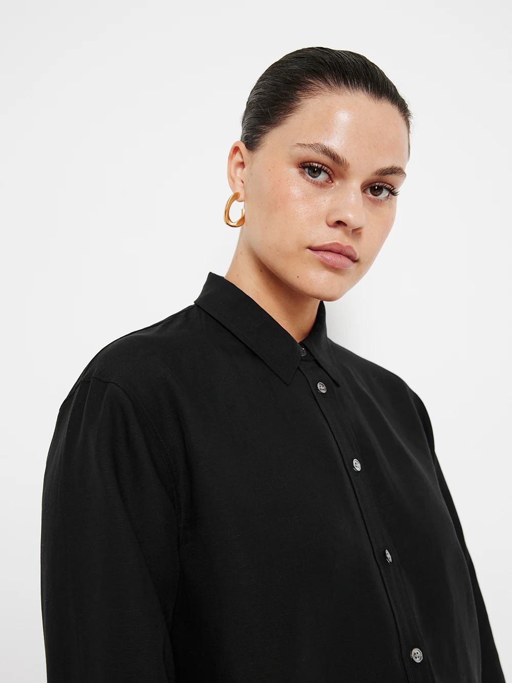 The Linen Blend Relaxed Shirt - Image 3