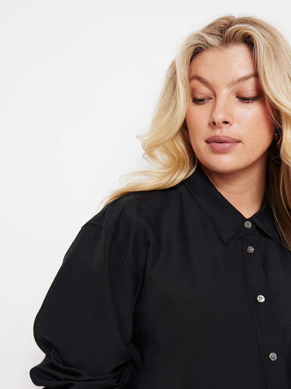 The Linen Blend Relaxed Shirt - Image 6